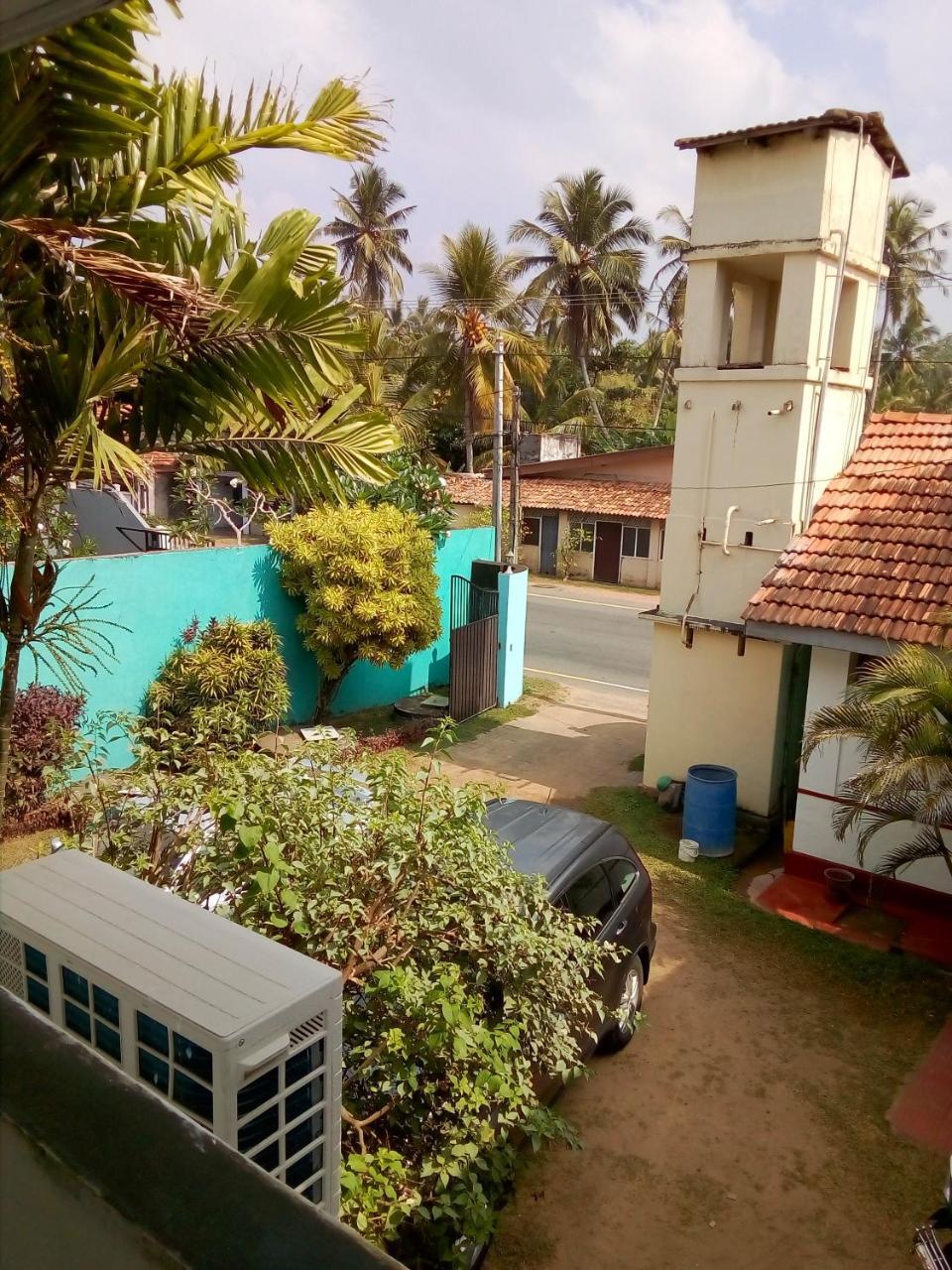 New Seaside Inn Хиккадува Экстерьер фото