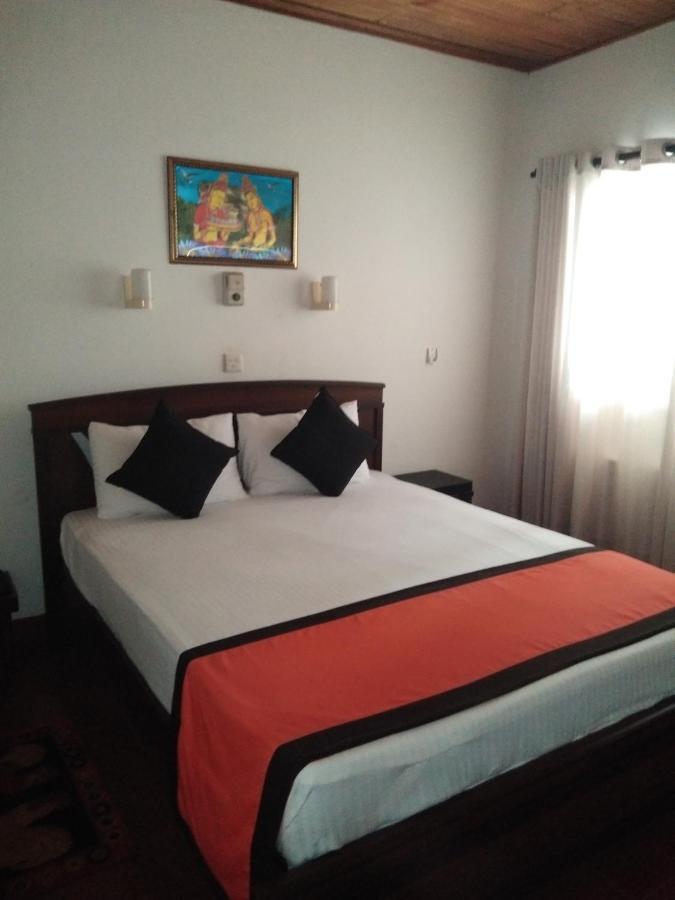 New Seaside Inn Хиккадува Экстерьер фото