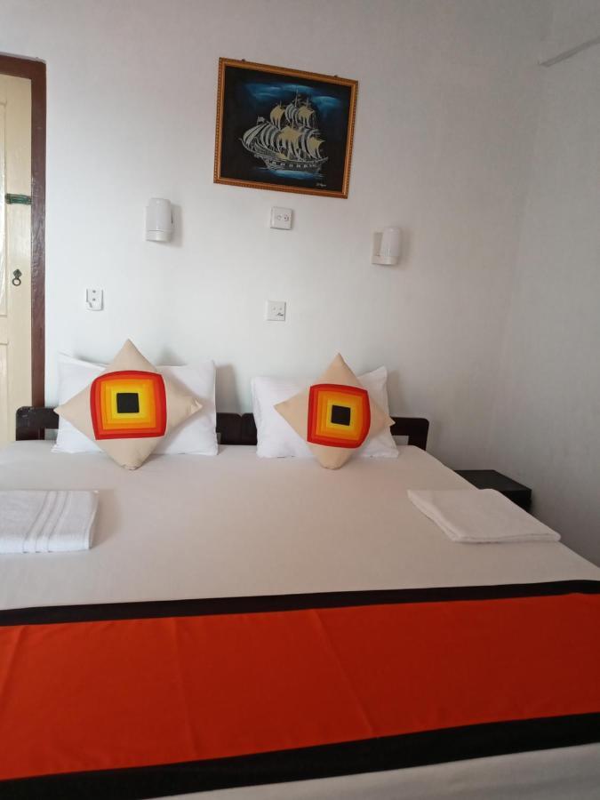 New Seaside Inn Хиккадува Экстерьер фото