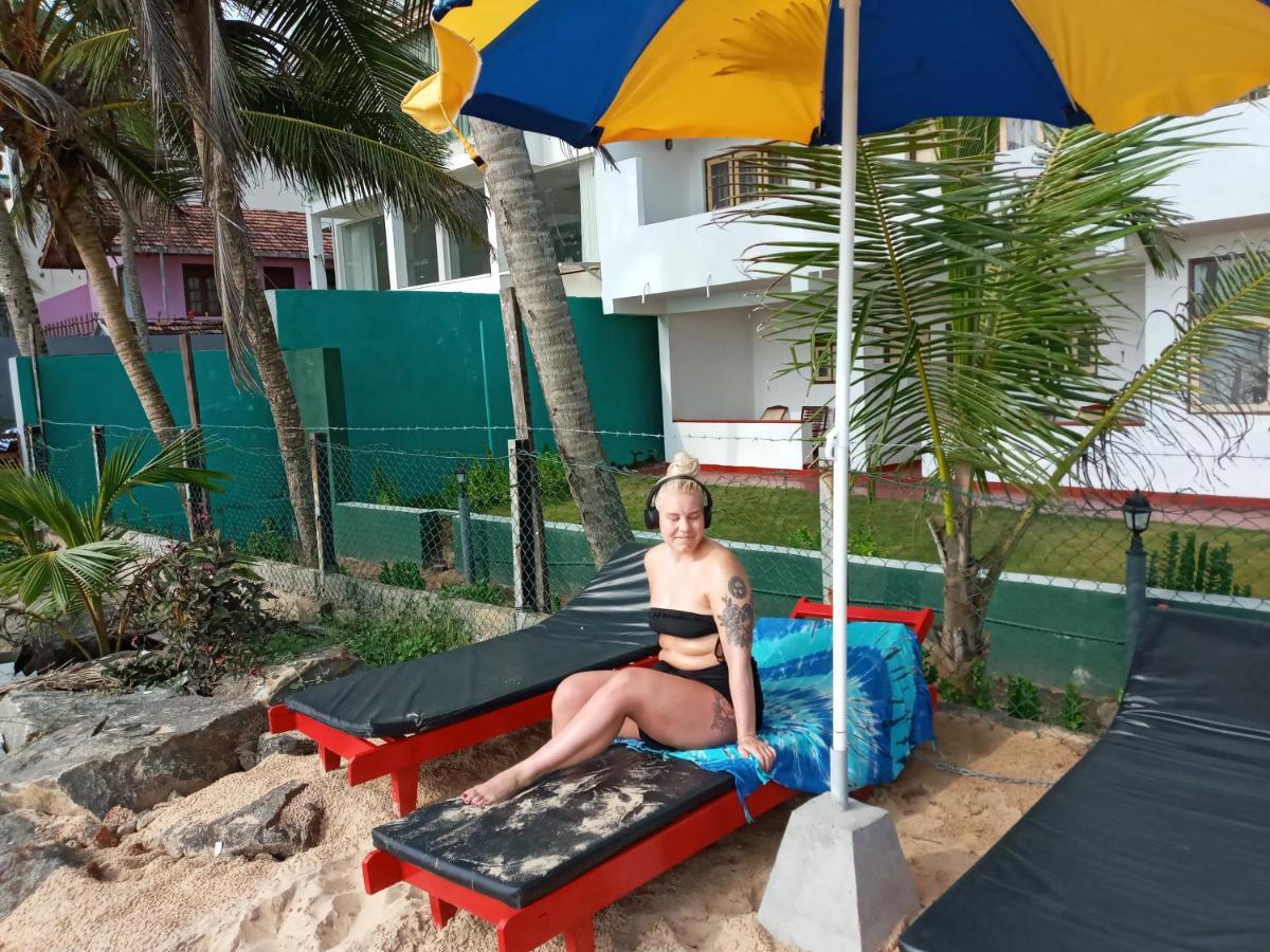New Seaside Inn Хиккадува Экстерьер фото