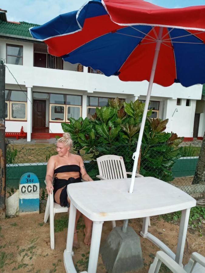 New Seaside Inn Хиккадува Экстерьер фото