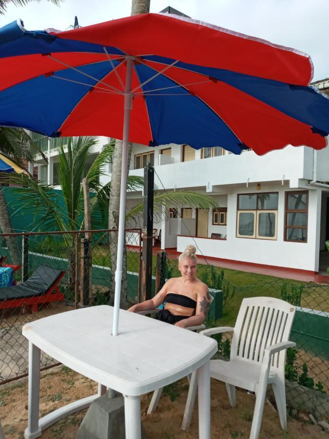 New Seaside Inn Хиккадува Экстерьер фото