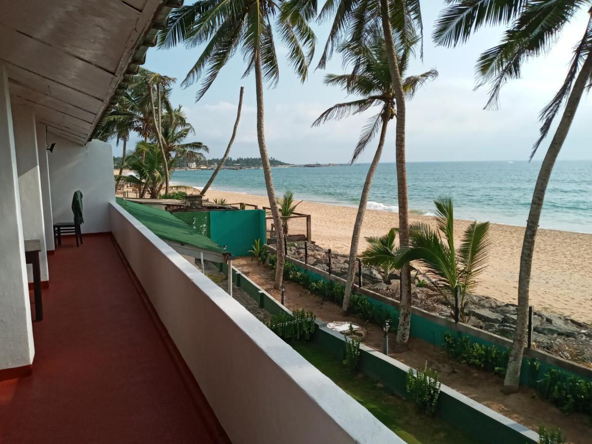 New Seaside Inn Хиккадува Экстерьер фото