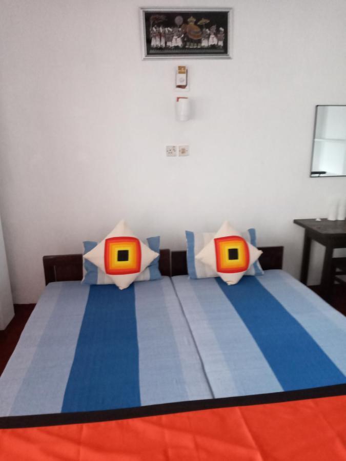 New Seaside Inn Хиккадува Экстерьер фото