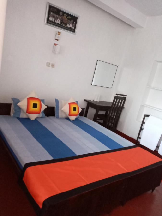 New Seaside Inn Хиккадува Экстерьер фото