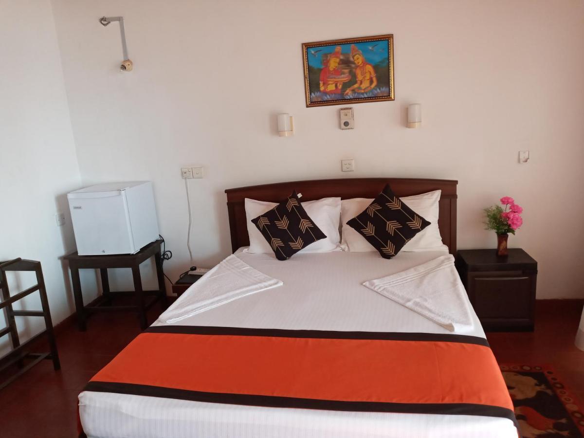 New Seaside Inn Хиккадува Экстерьер фото