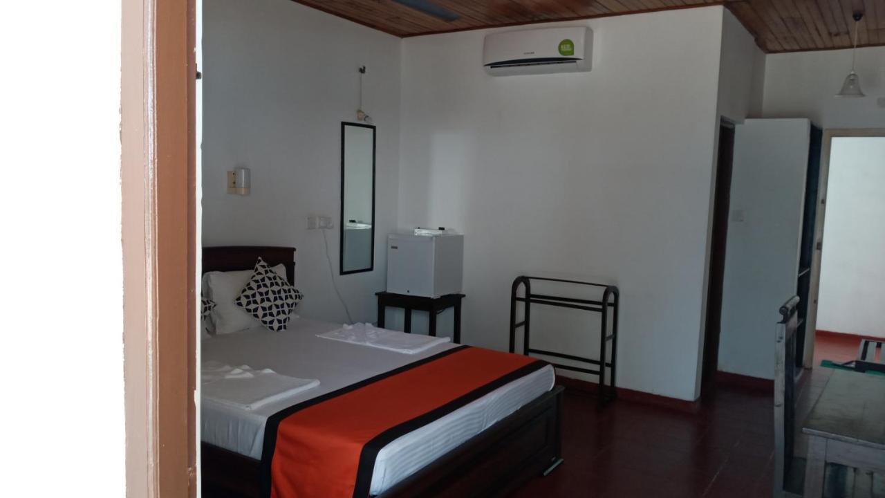 New Seaside Inn Хиккадува Экстерьер фото