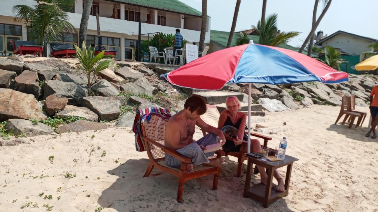 New Seaside Inn Хиккадува Экстерьер фото