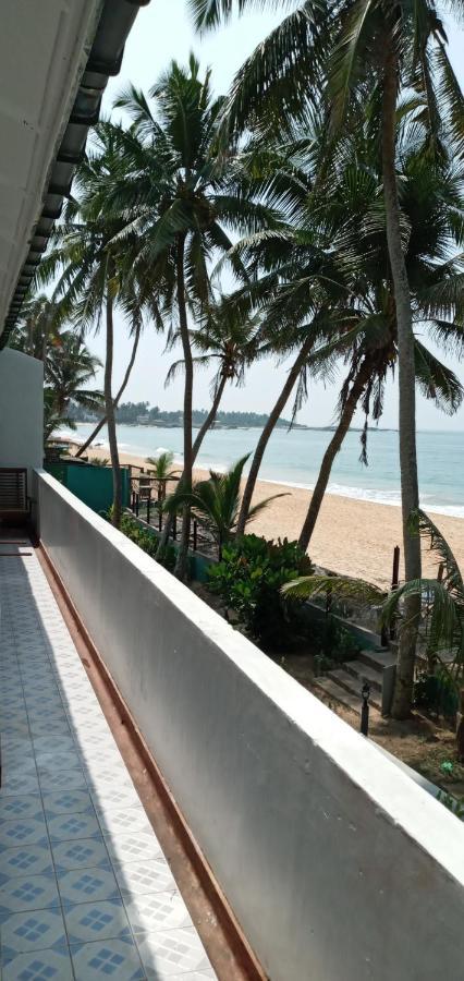 New Seaside Inn Хиккадува Экстерьер фото