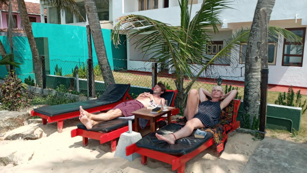New Seaside Inn Хиккадува Экстерьер фото