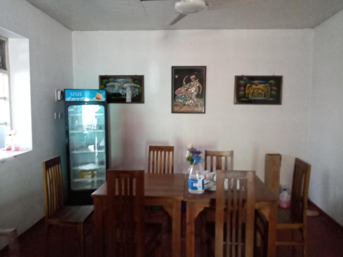 New Seaside Inn Хиккадува Экстерьер фото