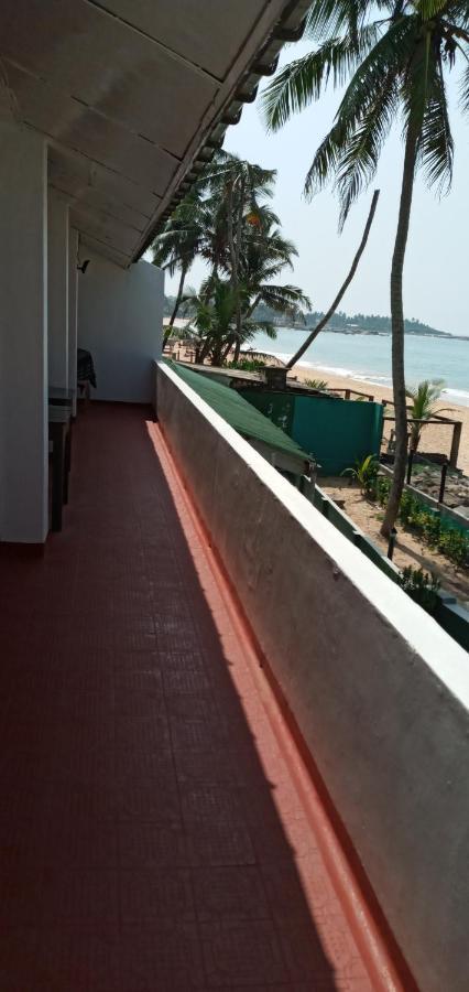 New Seaside Inn Хиккадува Экстерьер фото