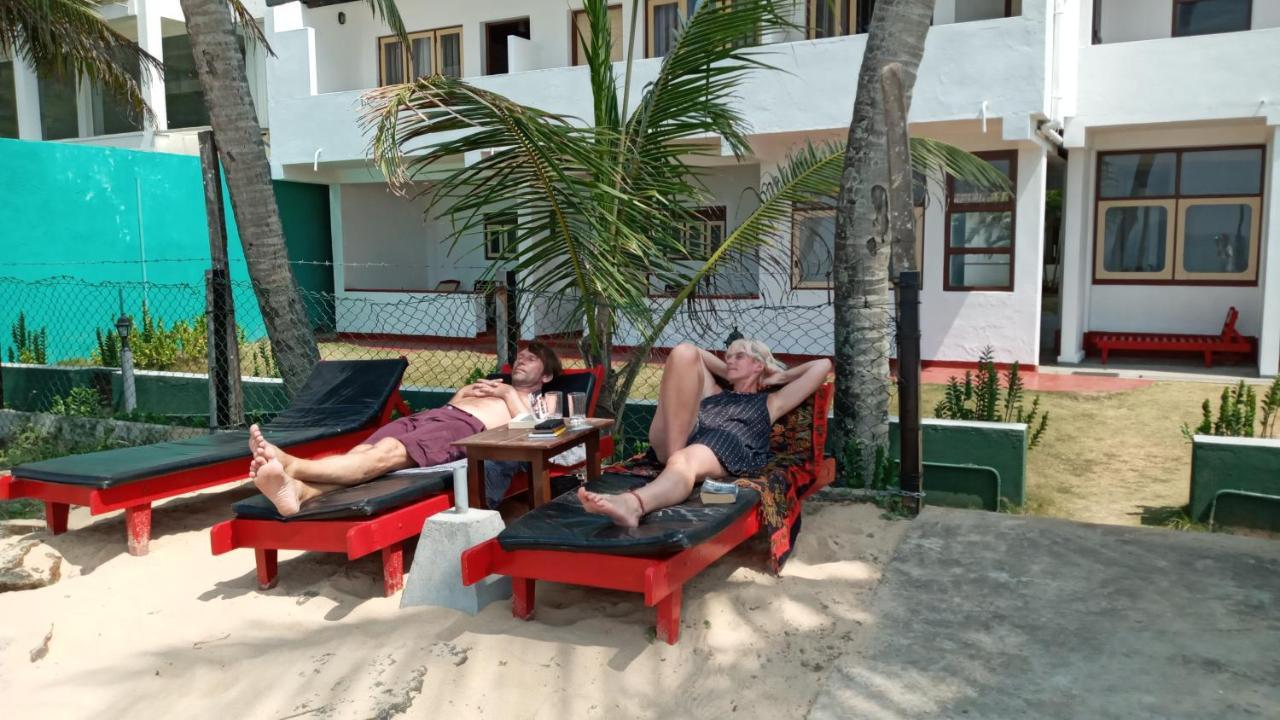 New Seaside Inn Хиккадува Экстерьер фото