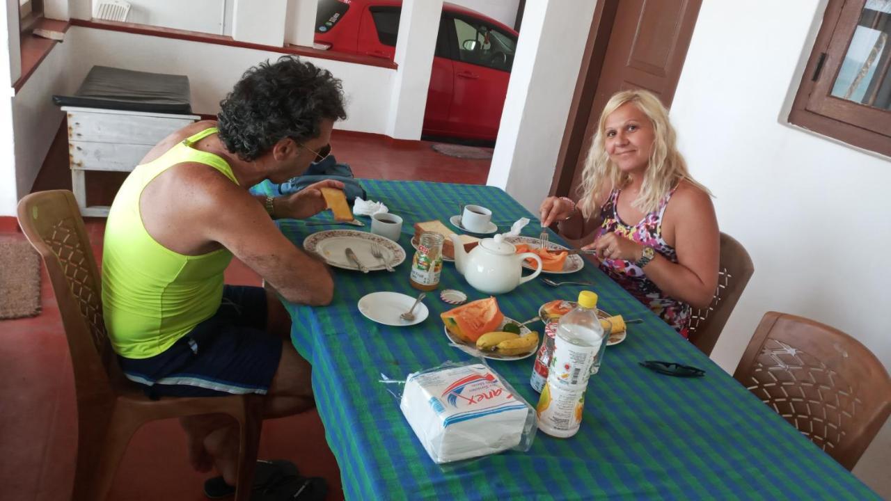 New Seaside Inn Хиккадува Экстерьер фото