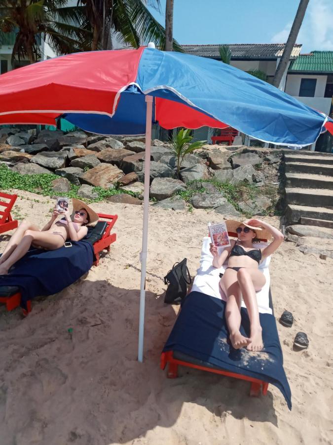 New Seaside Inn Хиккадува Экстерьер фото
